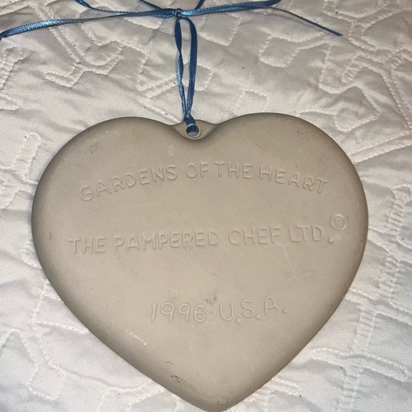 The Pampered Chef Gardens of the Heart 1996 Stoneware - Picture 2 of 4